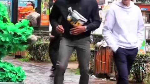 This lady reactions is probably the best video