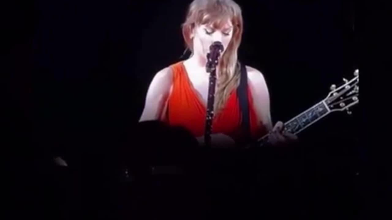 Taylor calls sabrina to sing espresso together New Orleans N2!🧡