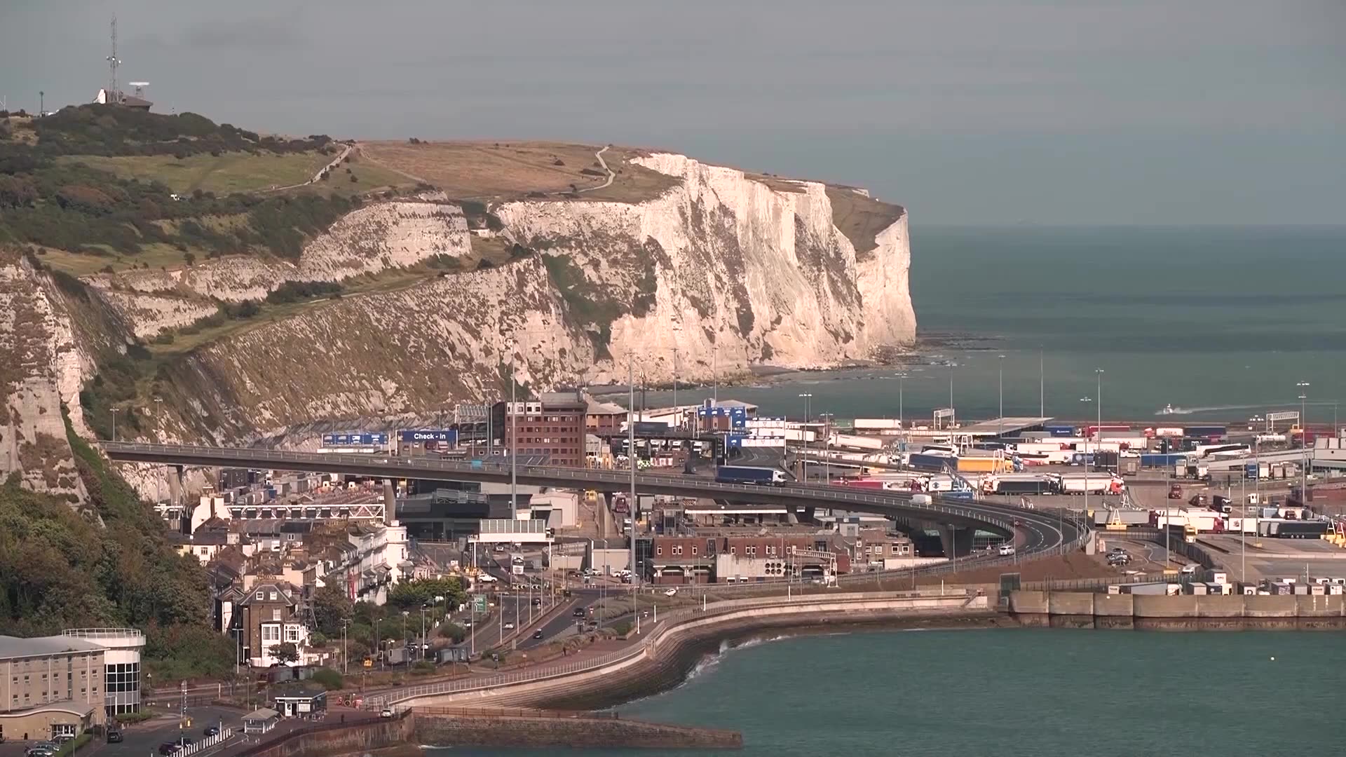 Britain to overhaul asylum policy, make refugee status temporary