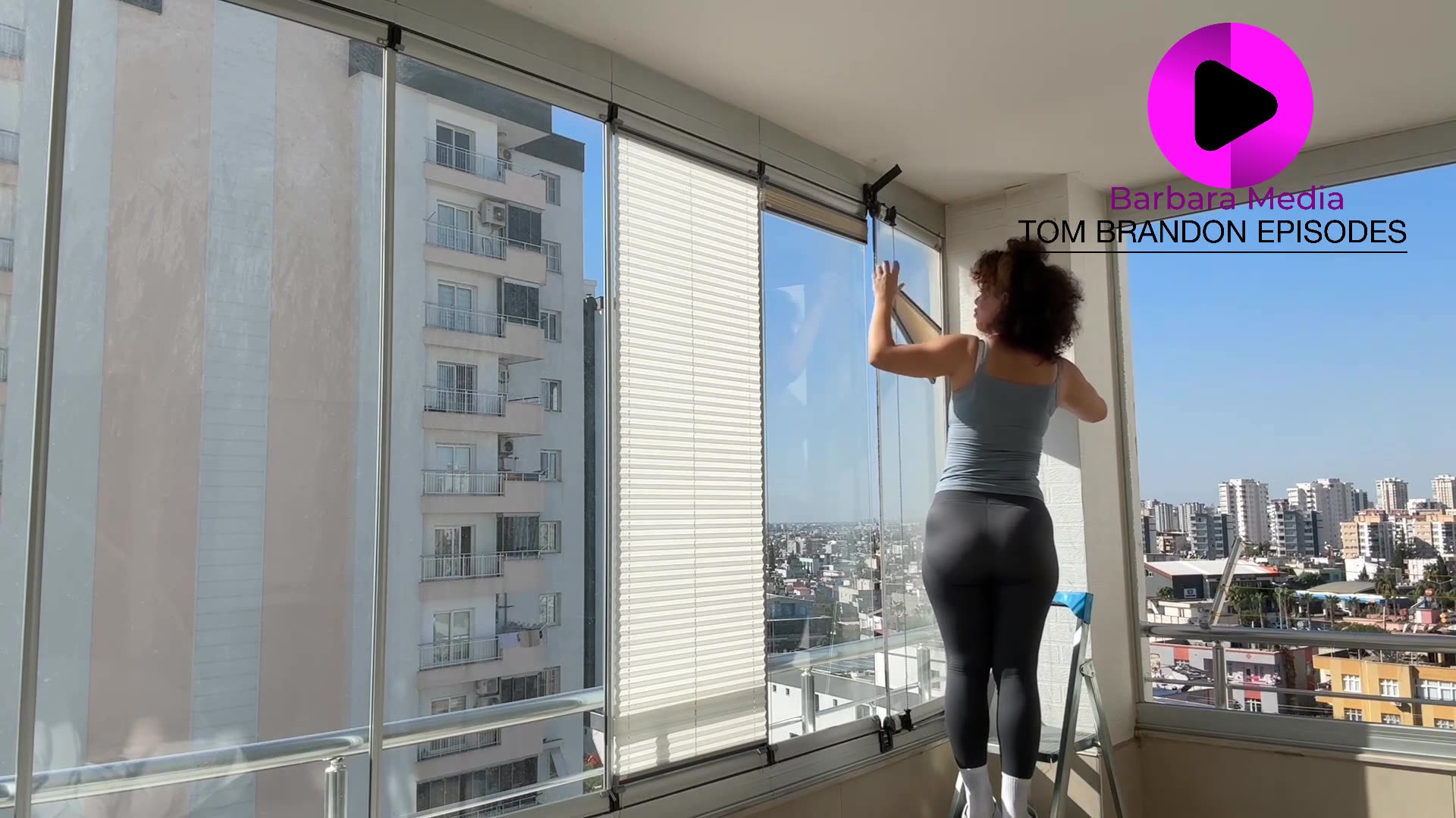 Sexy Turkish girl by TOM BRANDON EPISODES G7A