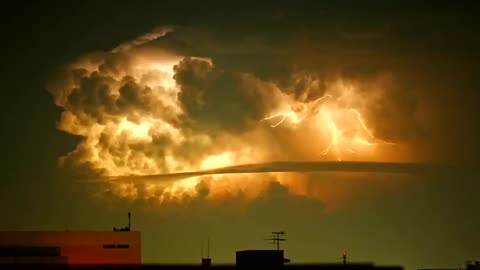 Mesmerizing timelapse of a lightning storm over Hiratsuka, Japan!