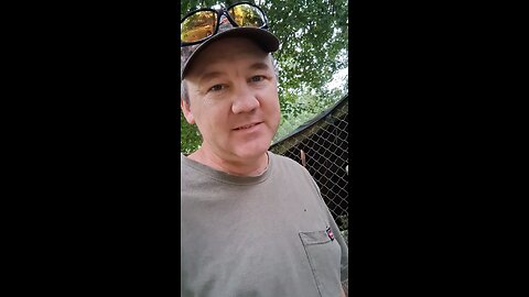 Clipping chicken wings