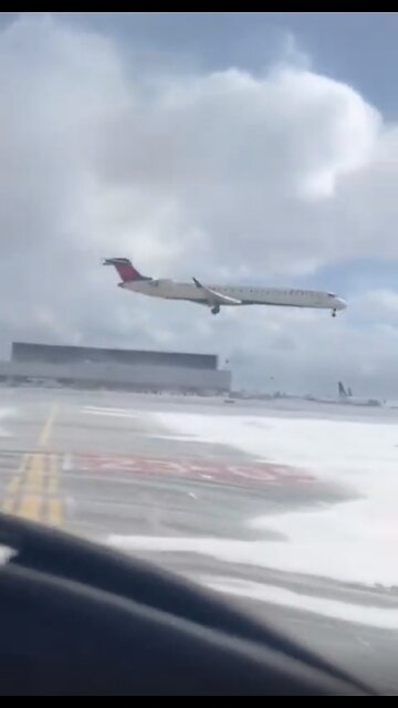 Video shows jet crashing in Toronto