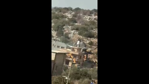 🚨 ✡️ Israeli bulldozers demolish Palestinian homes