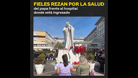 🙏🏻Personas rezan por la recuperación del papa, enfermo, en Roma