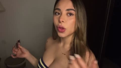 [ASMR] probando dulces españoles - 20 cosas sobre mi