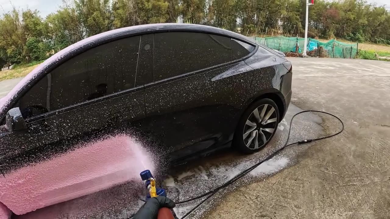 Look at sprayers gun design