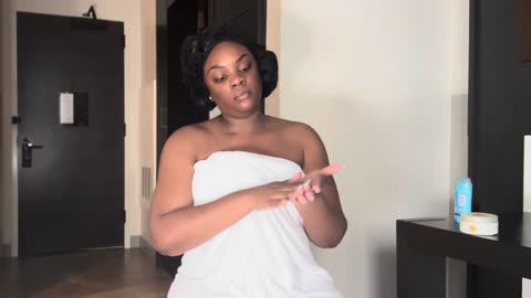 Pregnant Girl Shower Routine No more stretch marks + Self Care + Relaxation -