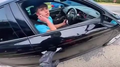 🧠✨ Calm Motorcyclist Handles Young Driver’s Mistake Politely! | FeedMyCuriosity