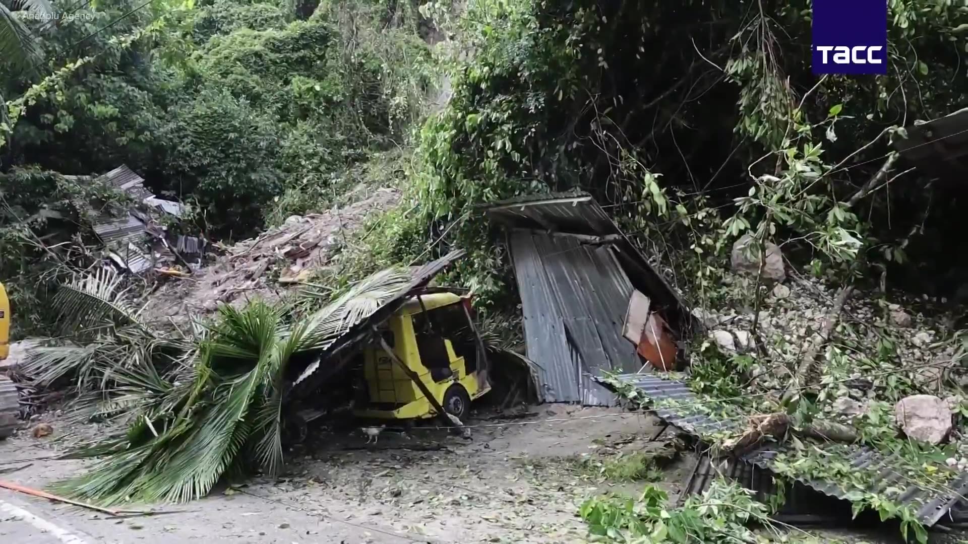 🇵🇭 - A 6.9 magnitude earthquake struck off the central Philippines coast, damaging buildings and