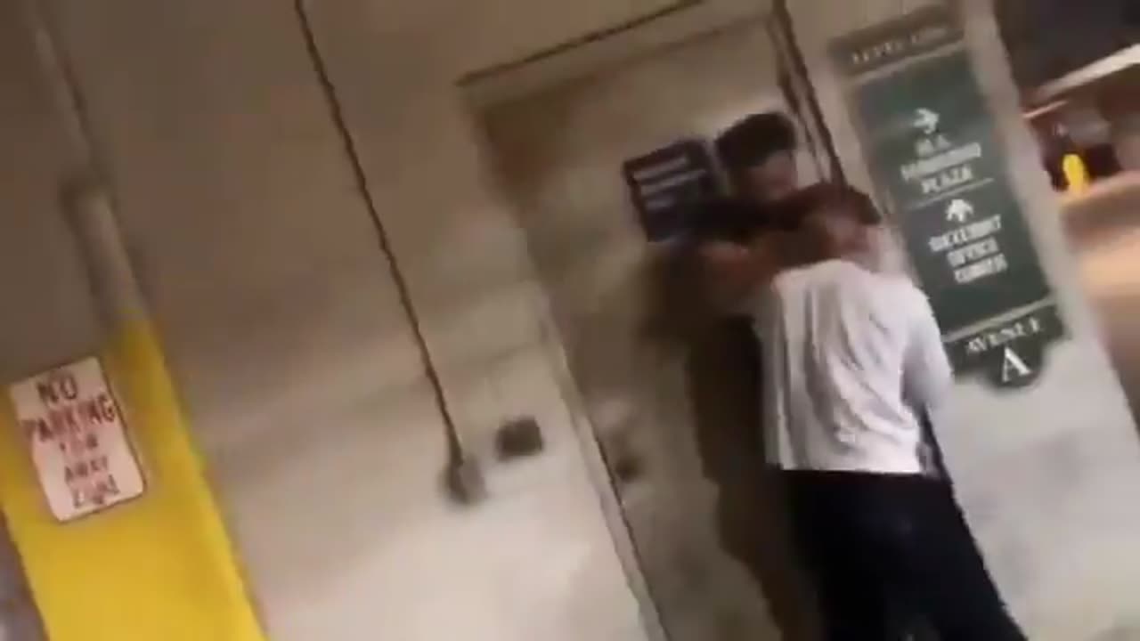 CHILD PREDATOR GOT INTO A CRAZY FIGHT AFTER GETTING CAUGHT TRYING TO MEET AN 11 YEAR OLD GIRL 😳😳