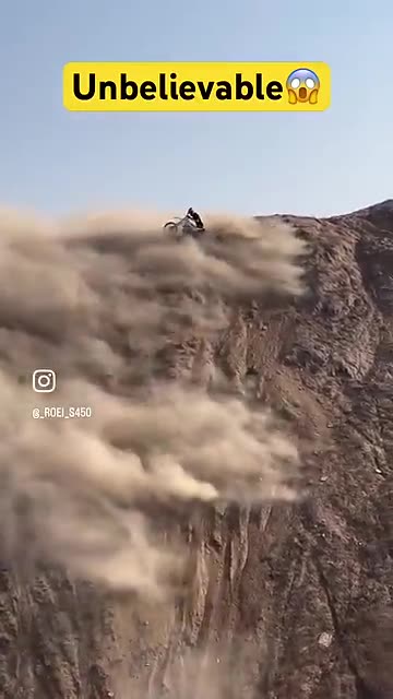 It's unbelievable how the motorbike rides straight up the mountain 😮