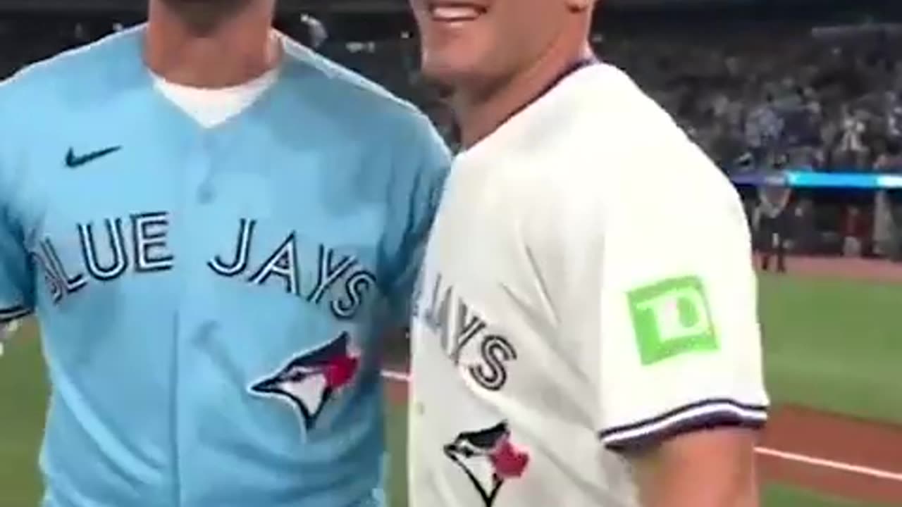 Kevin Kiermaier throws out the first pitch!