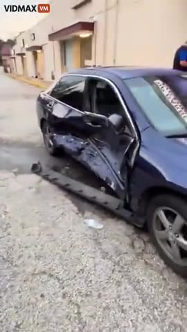 Spanish Man Found A $20 Bill On His Car With A Note...Wait For It