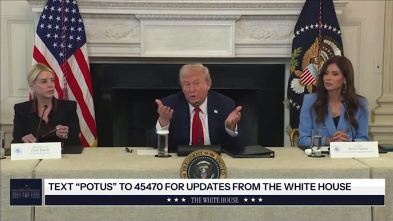 Marco Rubio hands Trump a note on Gaza Peace Plan