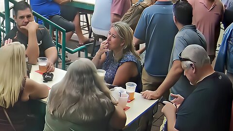 Candid Sexy Smoking Woman 697