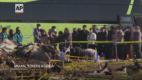 [AP 유가족현장방문] Relatives visit site at Muan airport where 179 were killed when Jeju Air plane crashed