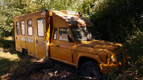 Walkaround ARO - Old school bus junkyard find