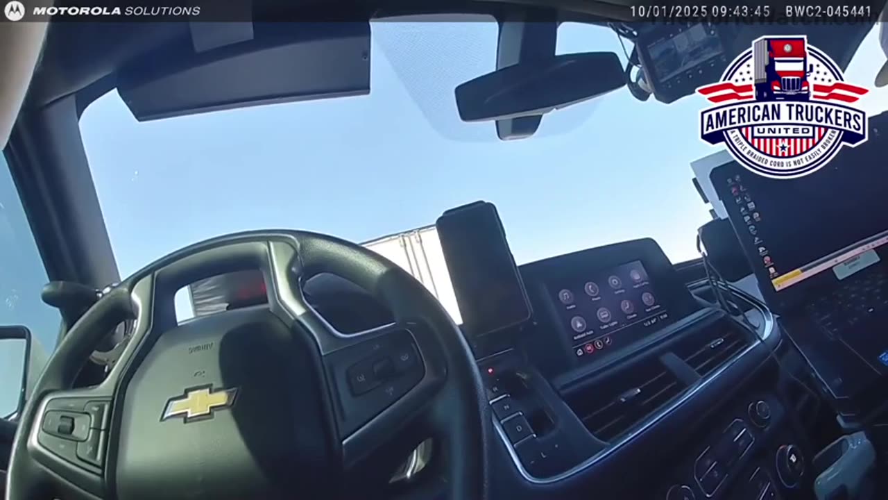 No Engrrrrish - Half naked Chines trucker from Commiefornia