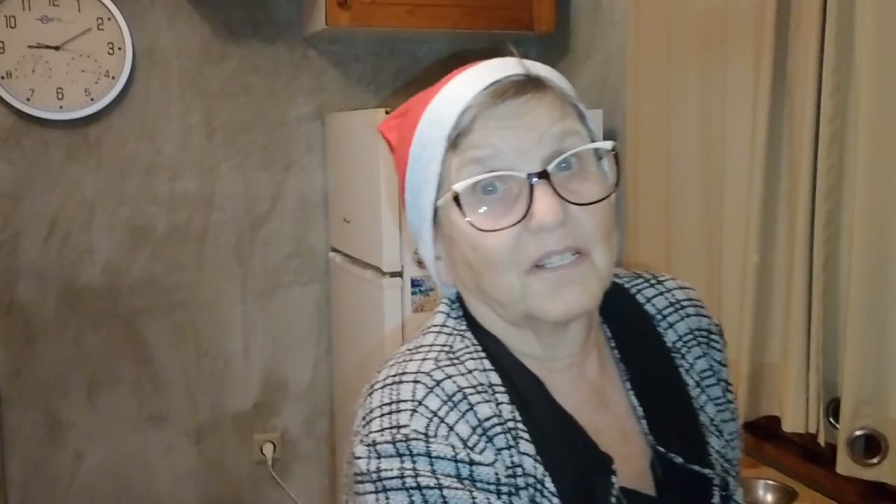 25-ти Декември 2025г НОВИ И СТАРИ ТЕЧОВЕ В АПАРТАМЕНТА НИ НА КОЛЕДА!