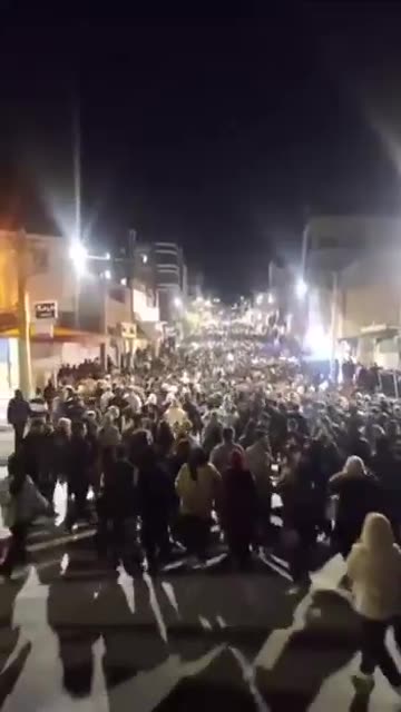 🇮🇷 Large crowds gather in Iran's city of Abdanan as nationwide anti-regime protests continue