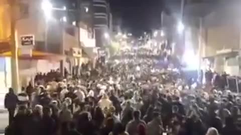 🇮🇷 Large crowds gather in Iran's city of Abdanan as nationwide anti-regime protests continue