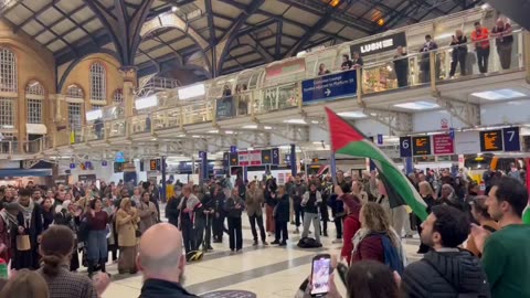 Liverpool Street right now is flooded by pro-Hamas Islamists.
