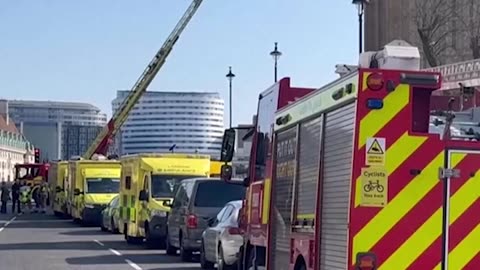 ⚡️Hombre sube al Big Ben con una bandera palestina