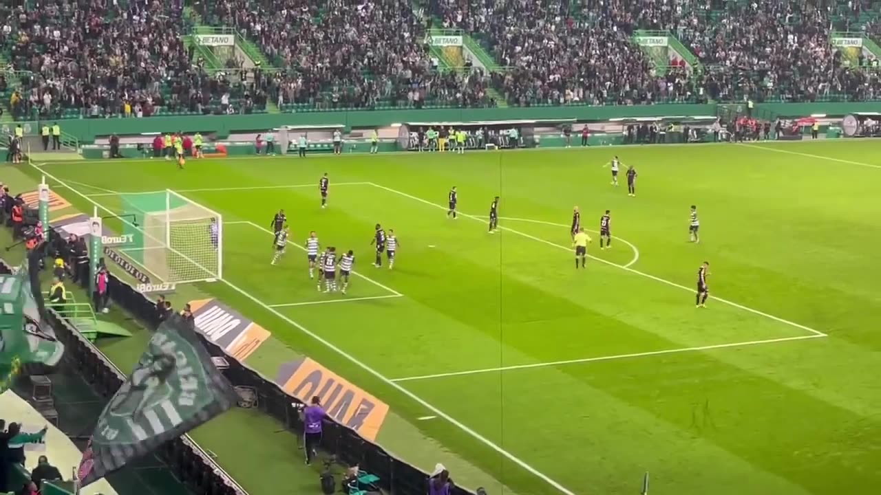 Sporting vs Casa Pia (penalty Pedro Goncalves) fantastic atmosphere