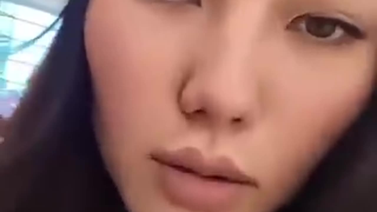 Leyla - یارو میره بانک وام بگیره😂