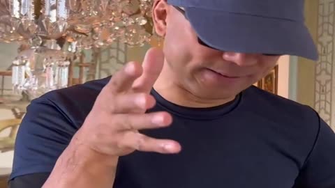 20221014文贵先生GETTR¹： #疫苗灾难：欧洲官员和很多人相信科学家打了疫苗，希腊哥们说他身边的人对疫苗恐惧到了崩溃的状态。死人、没有精子、卵子。男人的那种哀嚎声，听到心都碎了！