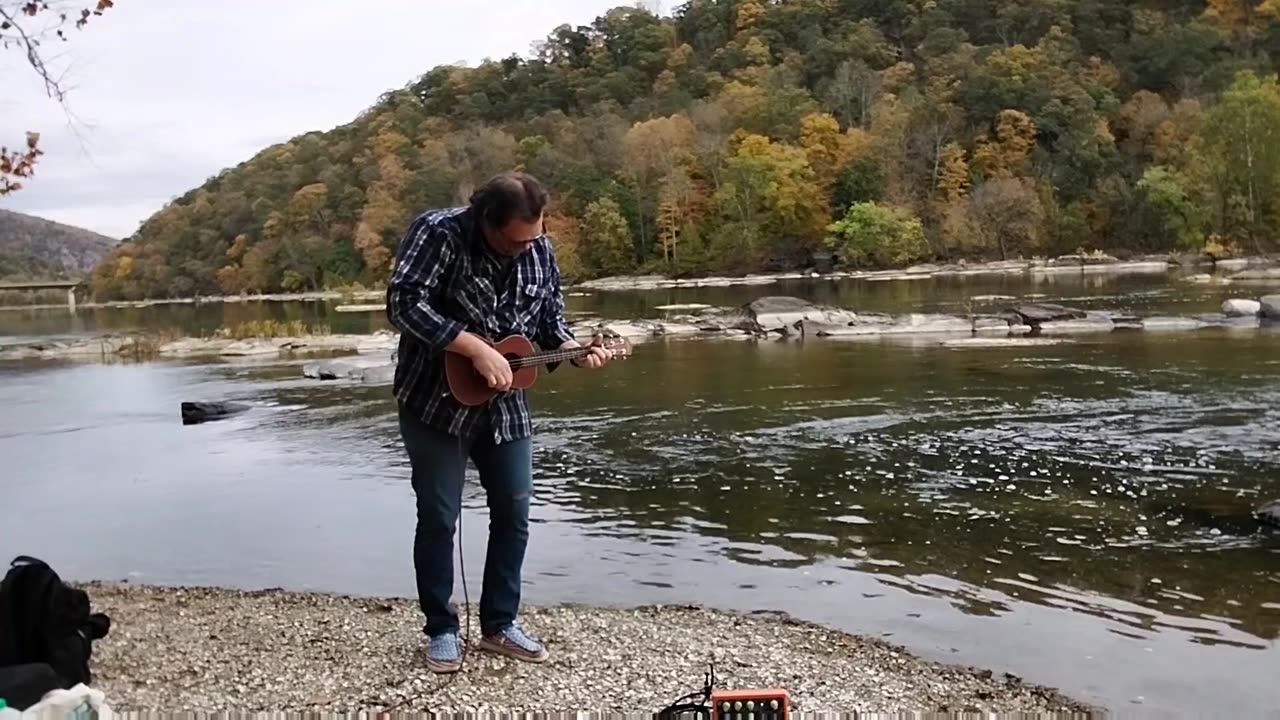 Ambient Ukulele at Harpers Ferry w Behringer guitar effects