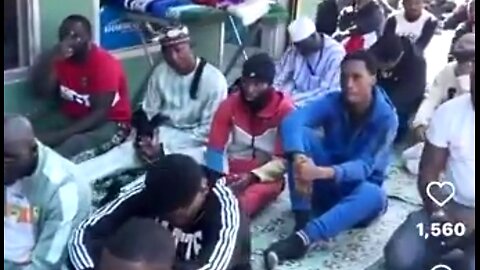 MUSLIMS PRAYING ON THE PAVEMENTS OF THE BRONX - ALL BLACK AMERICANS ⚔️