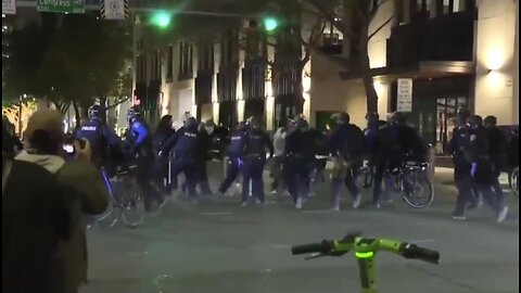 Austin Texas Police Charge Crowd Of Anti-ICE Protesters