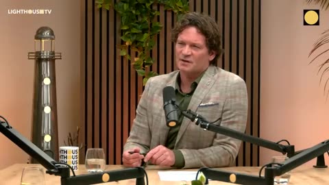 Lighthouse TV - Zorgt Trumps 28-puntenplan voor vrede in Oekraïne of betekent het CAPITULATIE voor Zelensky