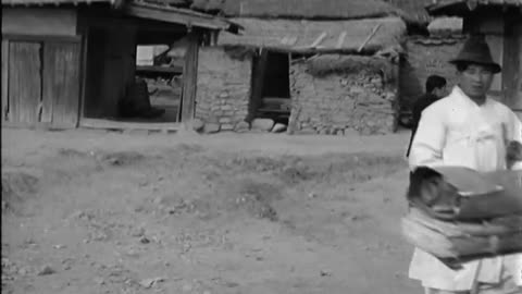 WITH THE US MARINE'... - WITH THE US MARINE'S 1ST DIV IN KOREA, CHON-DONG AND N OF CH - 111-adc-8730