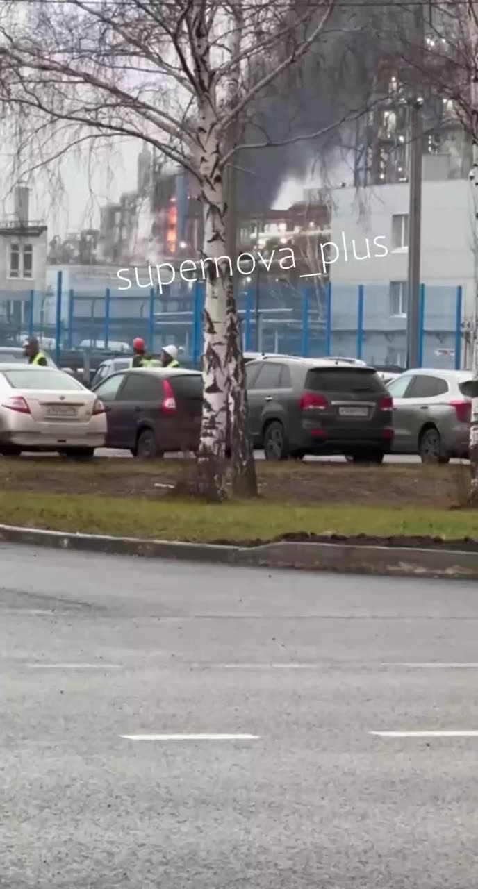 🔥 Footage from the refinery in Nizhnekamsk. One of the primary oil processing units