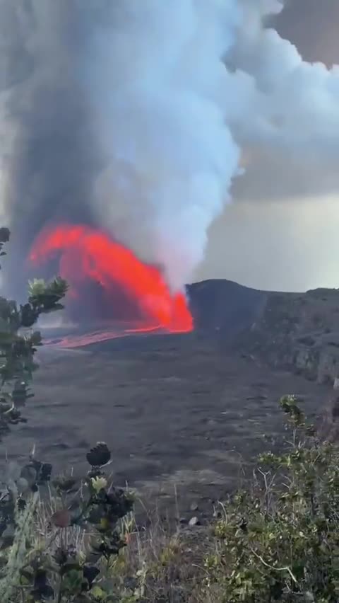 Incredible eruption of Kilauea volcano in Hawaii today, with a rare triple fountain event