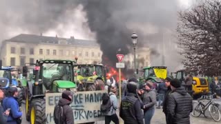 Farmers and police clash in front of the EU headquarters.
