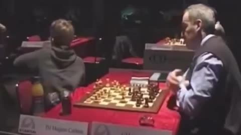 13-year-old Magnus Carlsen gets bored against a Chess champion