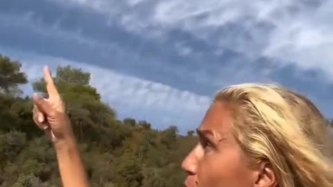 This lady in Turkey 🇹🇷 knows exactly what's happening