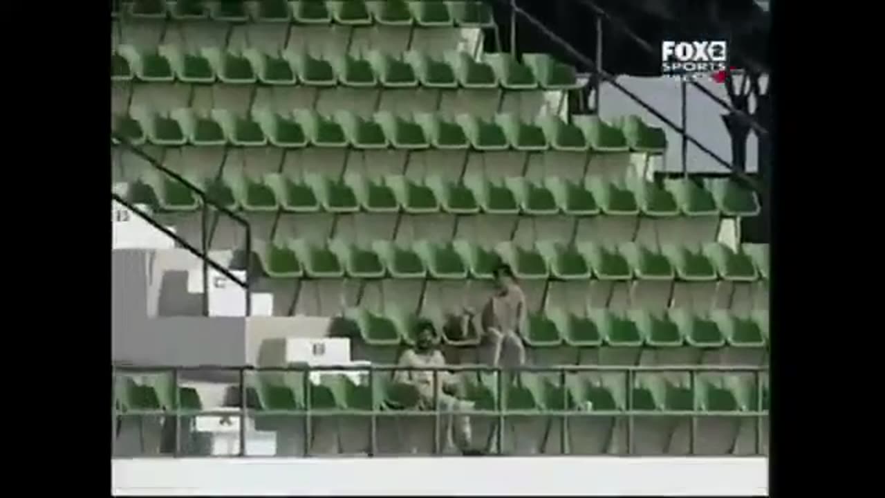 Brian Lara Vs Danish Kaneria