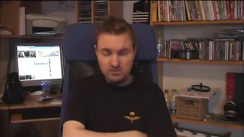 Magmys Micke visar upp presenter som han vill ge "Sofie"