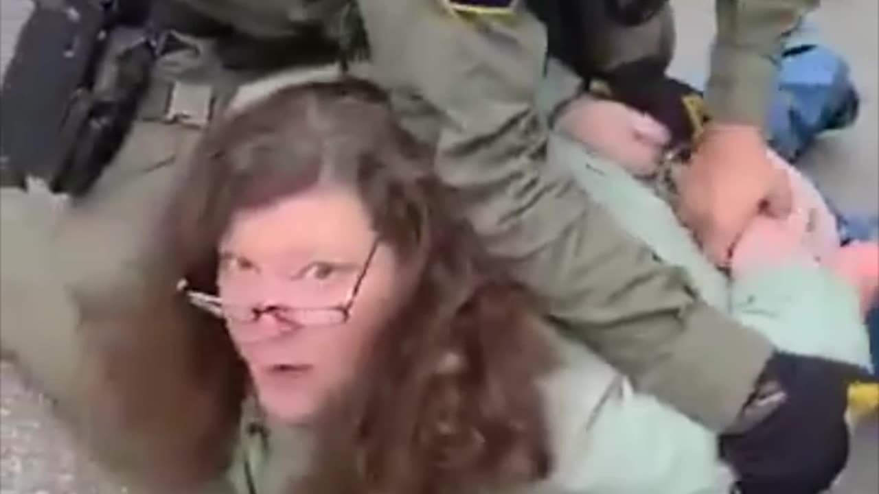 WGN-TV producer detained during ICE enforcement action in Lincoln Square