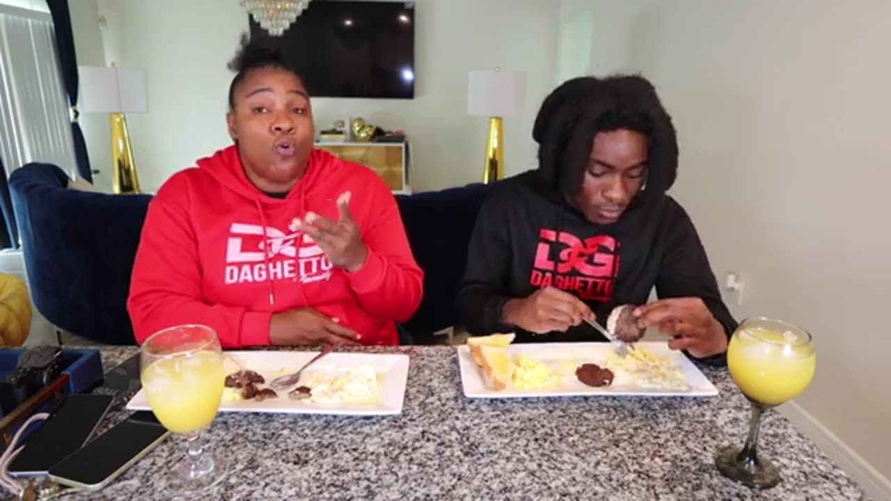 WAFFLE HOUSE STYLE BREAKFAST MUKBANG FT @floridaboykeon & MAMADEE