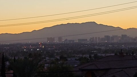 Did you SEE tonight's HAZY Las Vegas sunset? Check THIS out! 12.12.2025 #follow #lasvegas #gaming