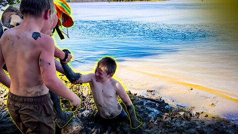 Rescue from Mississippi River Mud - 7 Kids + Mom Adventure - Day 45