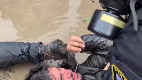 Portland terrorists get manhandled by DHS agents in the mud.