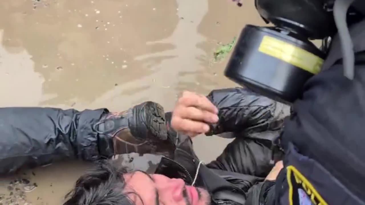 Portland terrorists get manhandled by DHS agents in the mud.