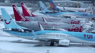 Heavy snow disrupts travel at Manchester, Liverpool airports